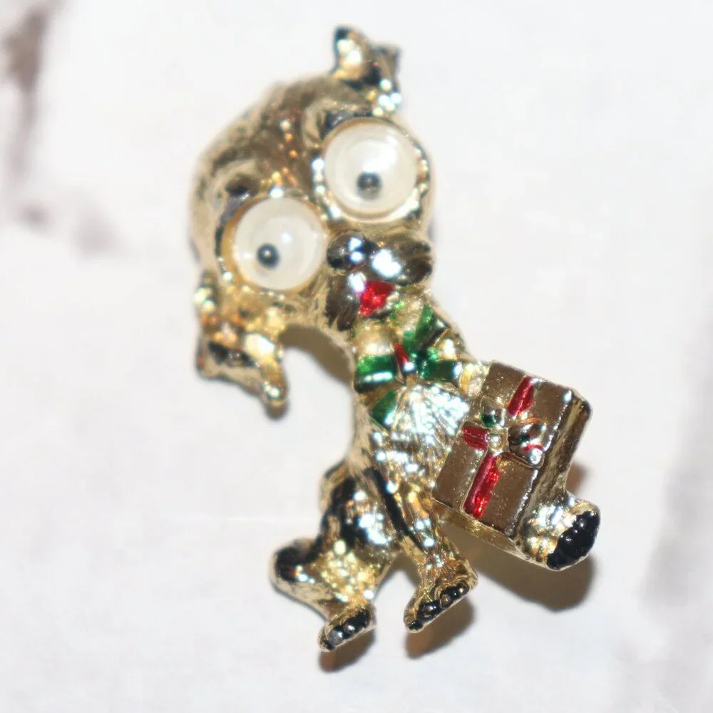 Vintage gold dog with present brooch 1.5
